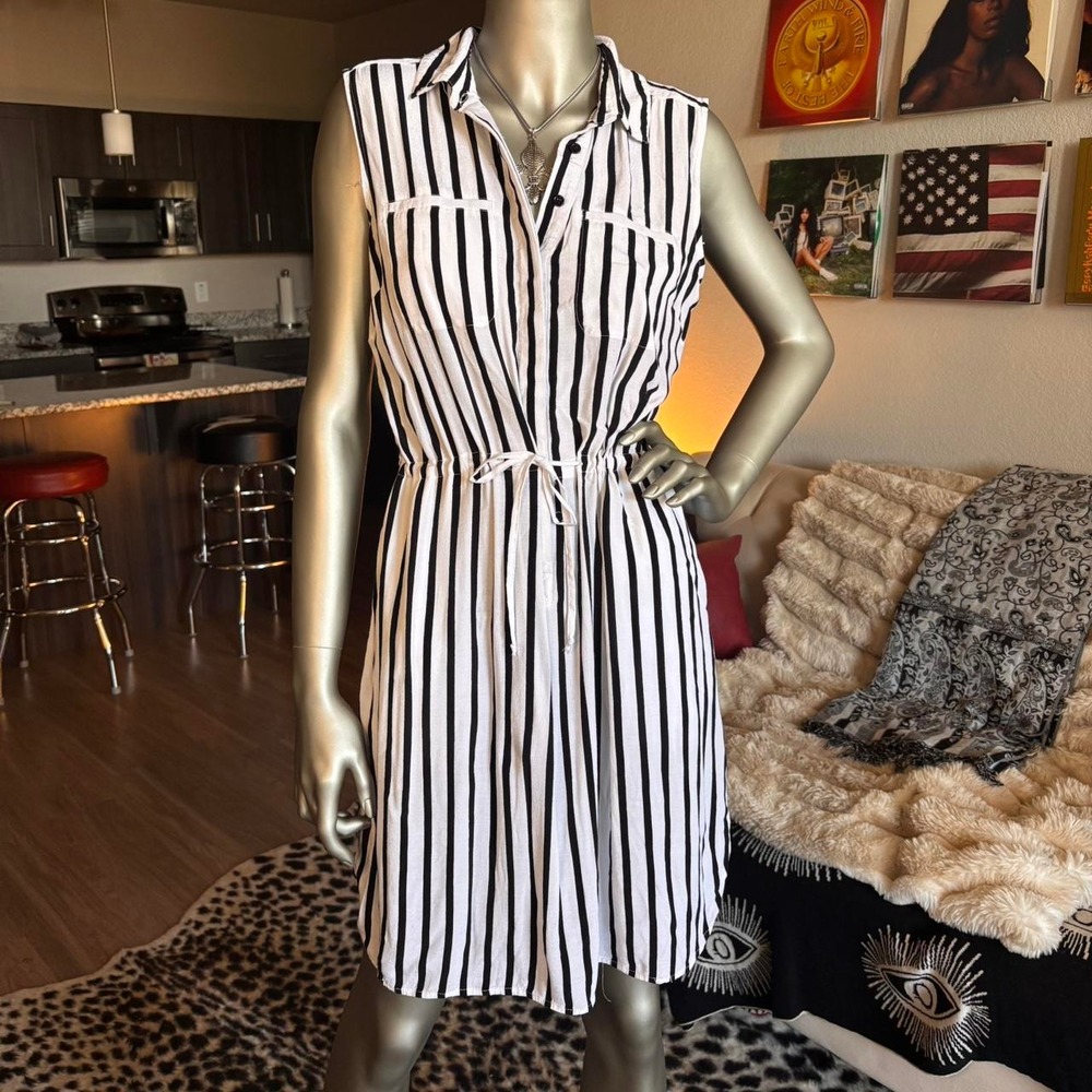 Bebe Black & White Striped Shirt Dress Sleeveless Pocket Tie Waist Size M 💋